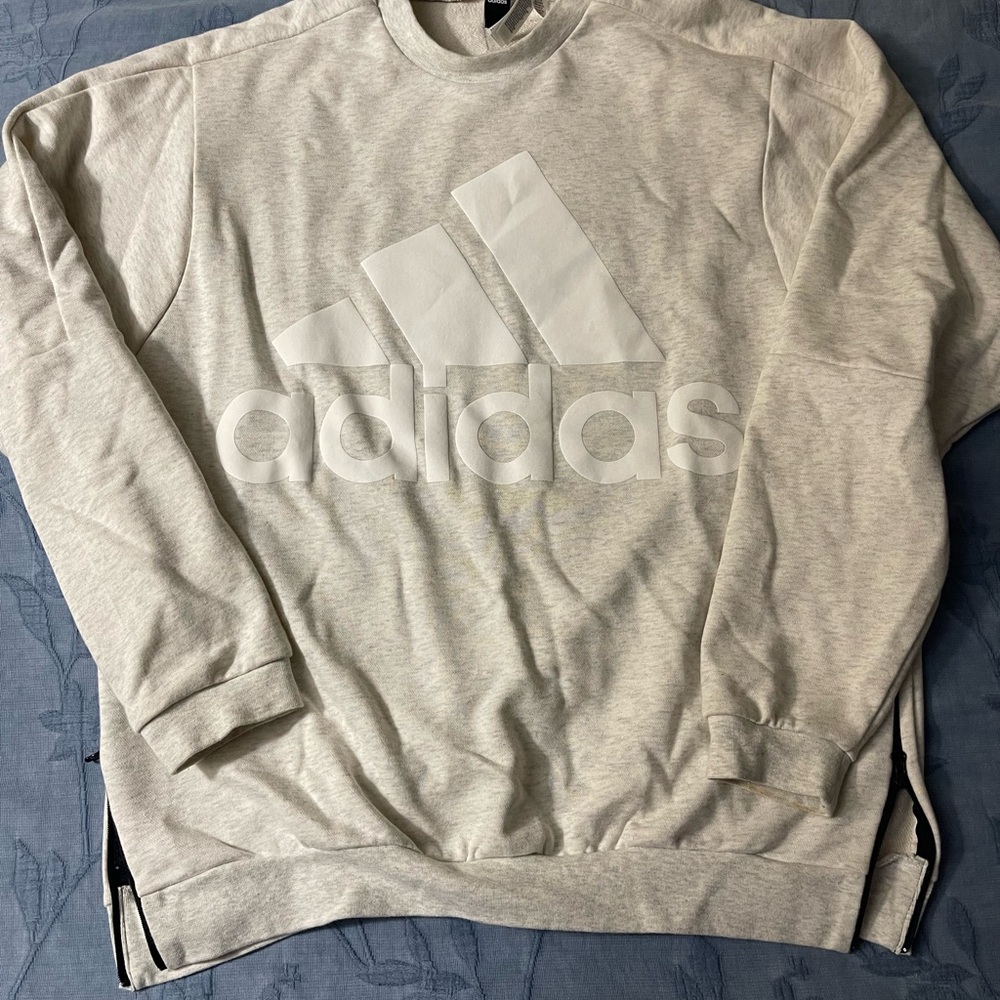 adidas Men’s Heather Light Gray Crewneck Sweatshirt with Logo